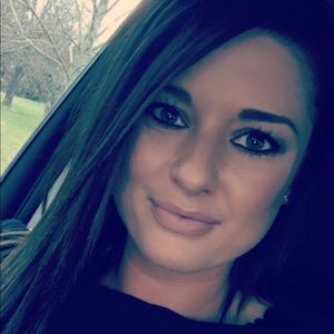 Meet your Posher, Emilee